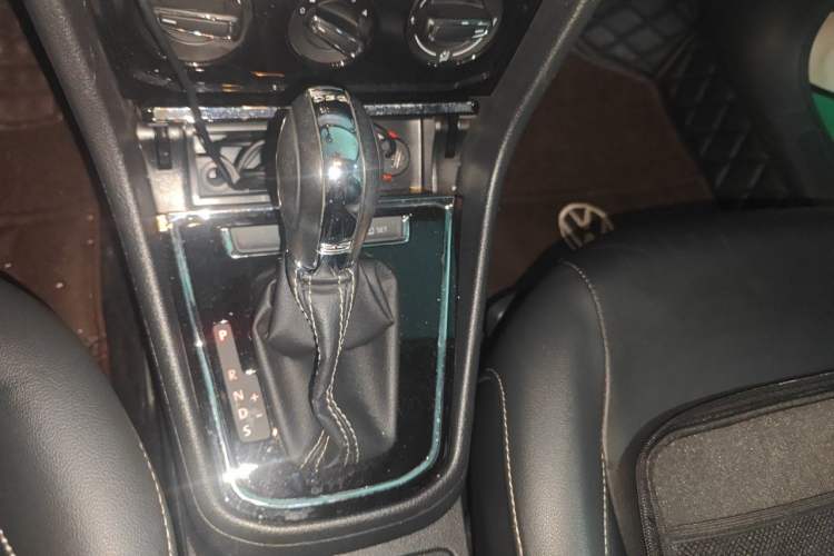 Used Volkswagen Bora 2016 230TSI DSG 25th Anniversary Edition Gear Lever
