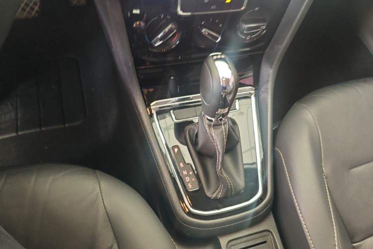 Used Volkswagen Bora 2016 230TSI DSG 25th Anniversary Edition Gear Lever