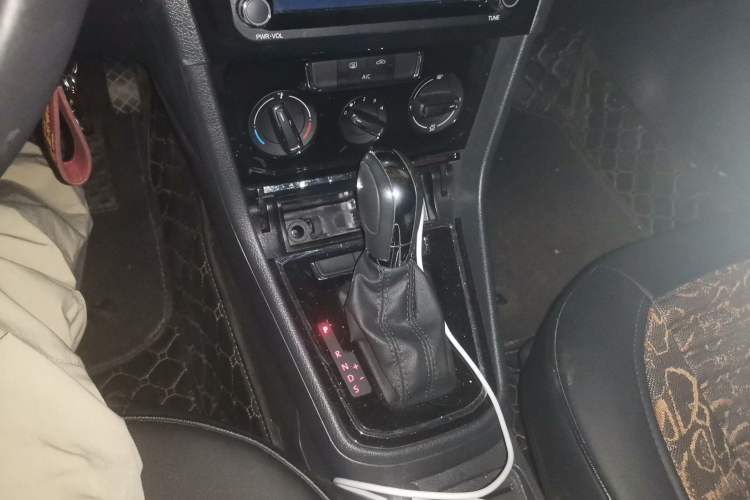 Used Volkswagen Bora 2016 1.6L Automatic Comfort Model Gear Lever