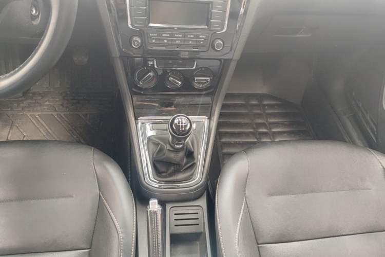 Used Volkswagen Bora 2016 1.6L Manual Comfort Model Gear Lever