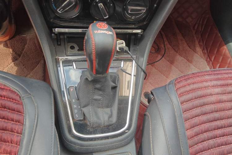 Used Volkswagen Bora 2016 1.6L Automatic Comfort Model Gear Lever