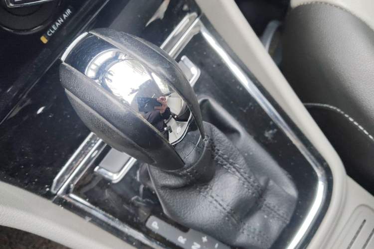 Used Volkswagen Bora 2016 1.6L Automatic Comfort Model Gear Lever