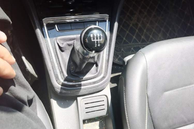 Used Volkswagen Bora 2016 1.6L Manual Comfort Model Gear Lever