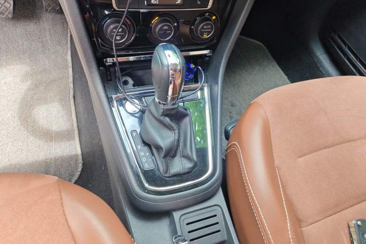 Used Volkswagen Bora 2016 1.6L Automatic Luxury Model Gear Lever