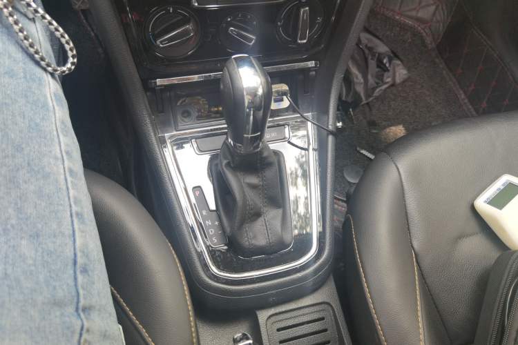 Used Volkswagen Bora 2016 1.6L Automatic Comfort Model Gear Lever