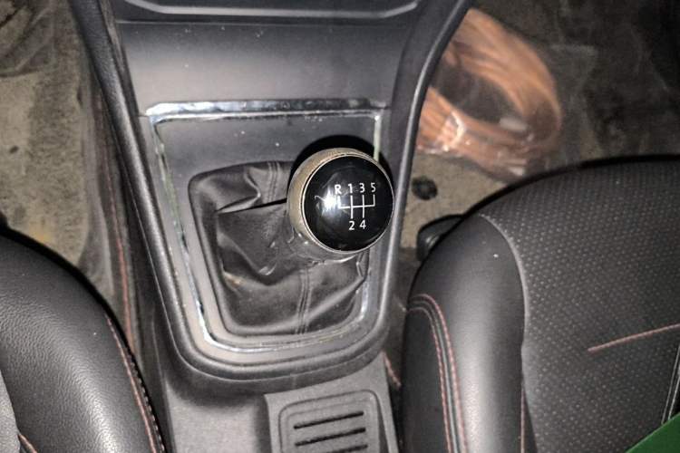 Used Volkswagen Bora 2016 1.6L Manual Fashion Edition Gear Lever