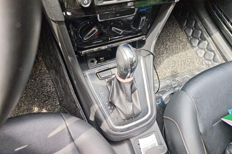 Used Volkswagen Bora 2016 1.6L Automatic Comfort Model Gear Lever