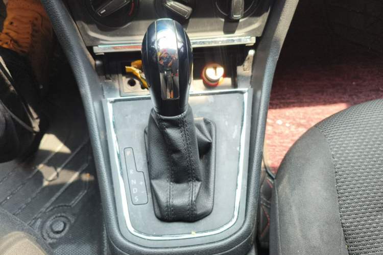 Used Volkswagen Bora 2016 1.6L Automatic Fashion Model Gear Lever