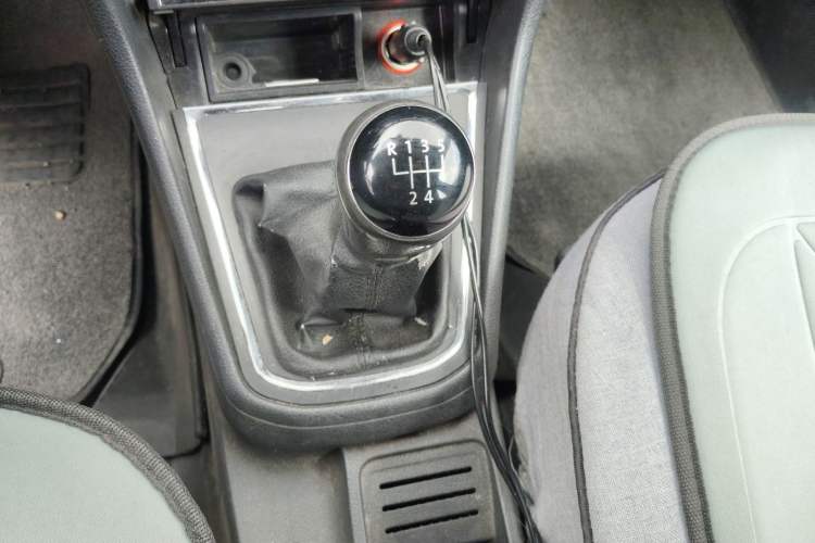 Used Volkswagen Bora 2016 1.6L Manual Fashion Edition Gear Lever