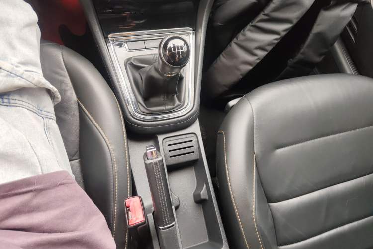 Used Volkswagen Bora 2016 230TSI Manual Comfort Version Gear Lever