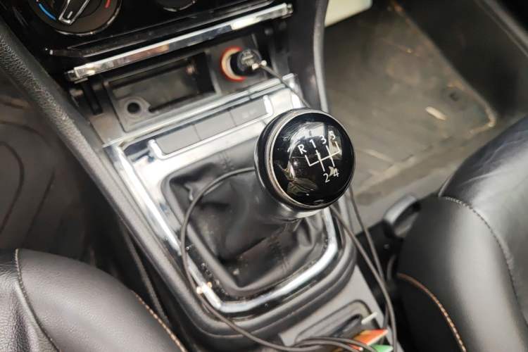 Used Volkswagen Bora 2016 1.6L Manual Comfort Model Gear Lever