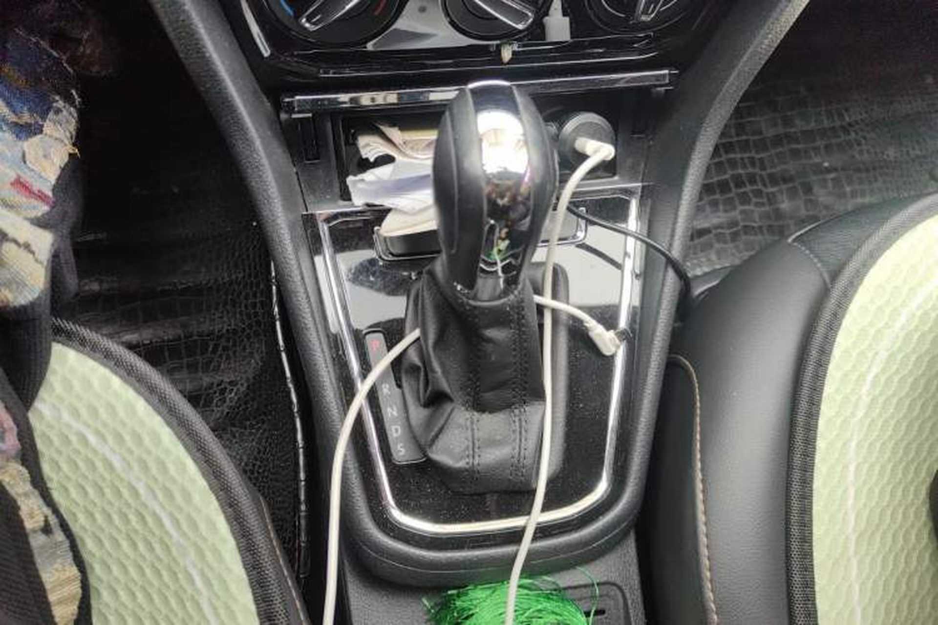 Used Volkswagen Bora 2016 1.6L Automatic Comfort Model Gear Lever