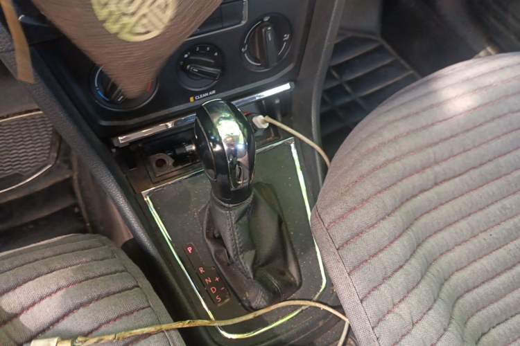 Used Volkswagen Bora 2016 1.6L Automatic Fashion Model Gear Lever