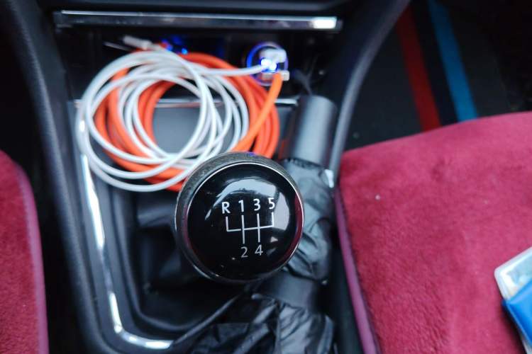 Used Volkswagen Bora 2016 1.6L Manual Fashion Edition Gear Lever