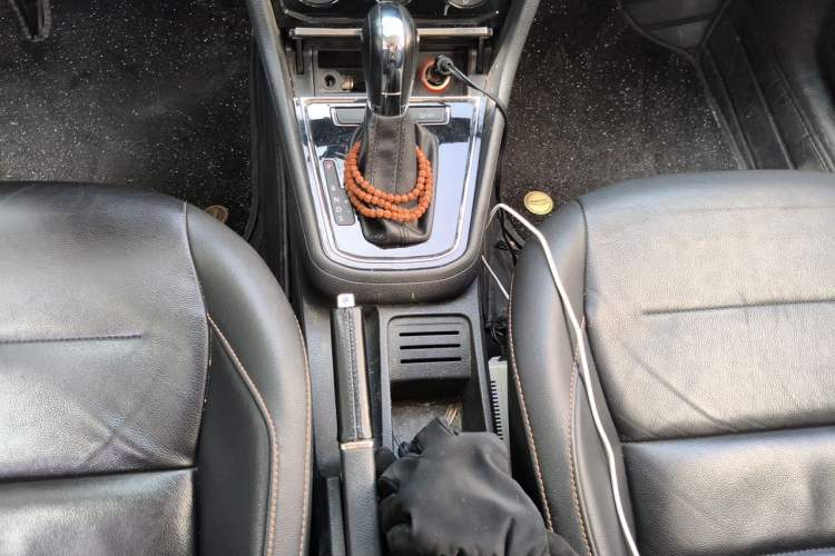 Used Volkswagen Bora 2016 1.6L Automatic Comfort Model Gear Lever