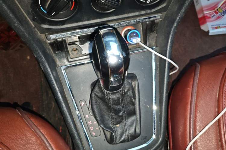 Used Volkswagen Bora 2016 1.6L Automatic Fashion Model Gear Lever