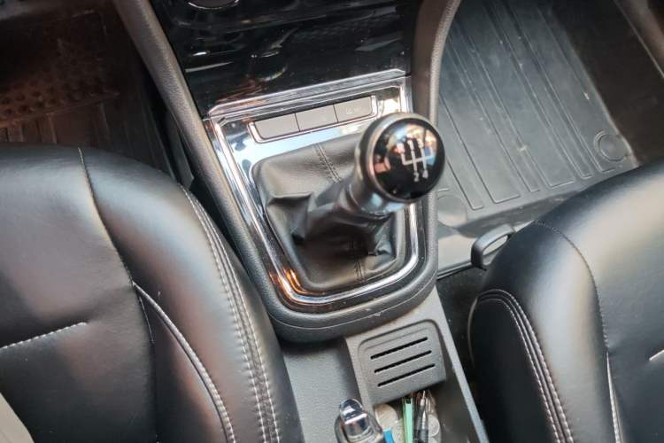 Used Volkswagen Bora 2016 1.6L Manual Comfort Model Gear Lever