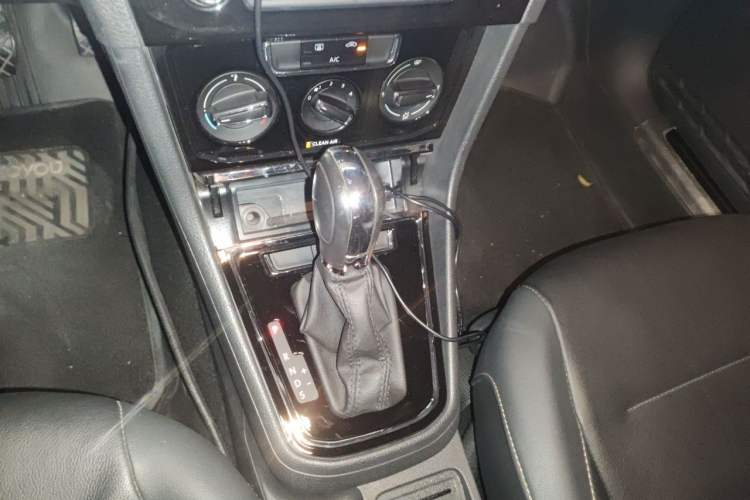 Used Volkswagen Bora 2016 1.6L Automatic Comfort Model Gear Lever