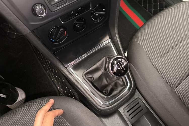 Used Volkswagen Bora 2016 1.6L Manual Fashion Edition Gear Lever