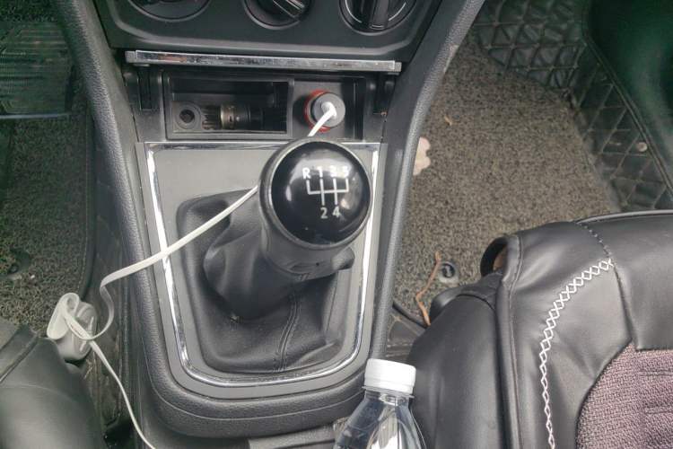 Used Volkswagen Bora 2016 1.6L Manual Fashion Edition Gear Lever