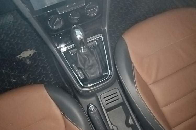 Used Volkswagen Bora 2016 1.6L Automatic Comfort Model Gear Lever