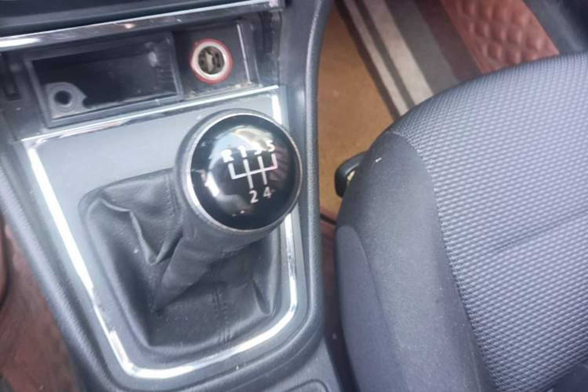 Used Volkswagen Bora 2016 1.6L Manual Fashion Edition Gear Lever