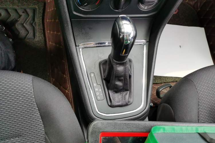 Used Volkswagen Bora 2016 1.6L Automatic Fashion Model Gear Lever