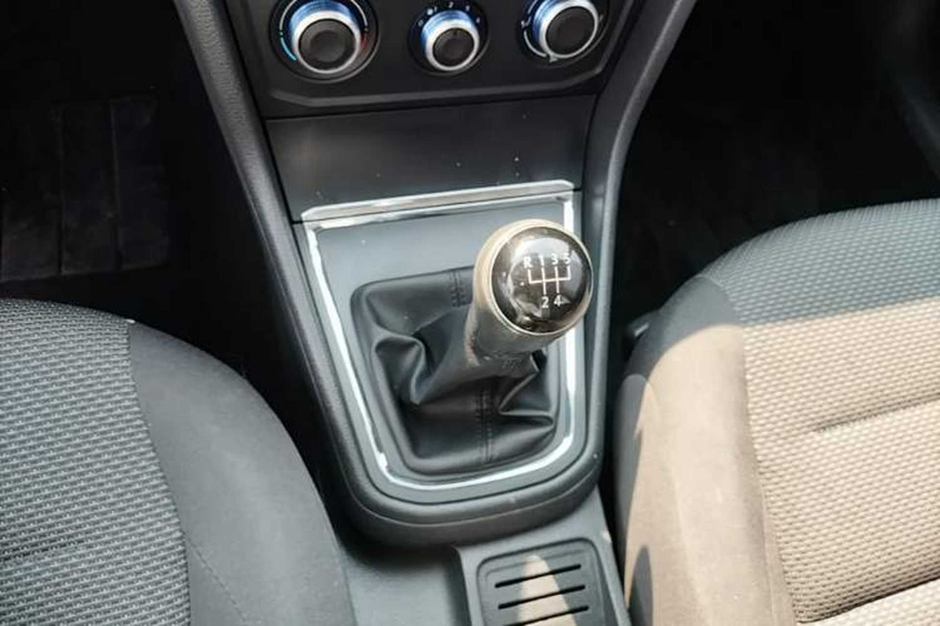 Used Volkswagen Bora 2016 1.6L Manual Fashion Edition Gear Lever