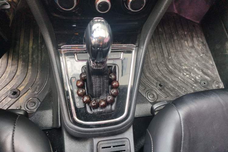 Used Volkswagen Bora 2016 230TSI DSG 25th Anniversary Edition Gear Lever
