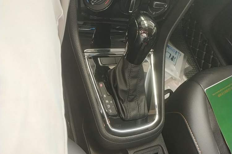 Used Volkswagen Bora 2016 1.6L Automatic Comfort Model Gear Lever