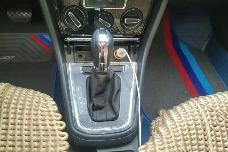 Used Volkswagen Bora 2016 1.6L Automatic Comfort Model Gear Lever