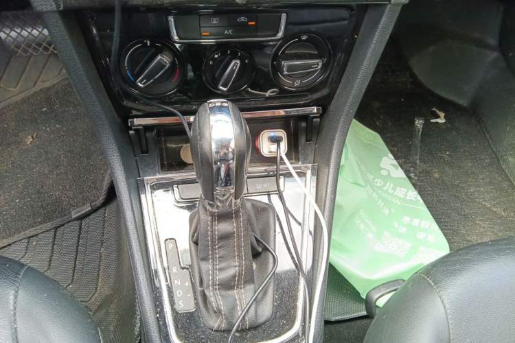 Used Volkswagen Bora 2016 230TSI DSG 25th Anniversary Edition Gear Lever