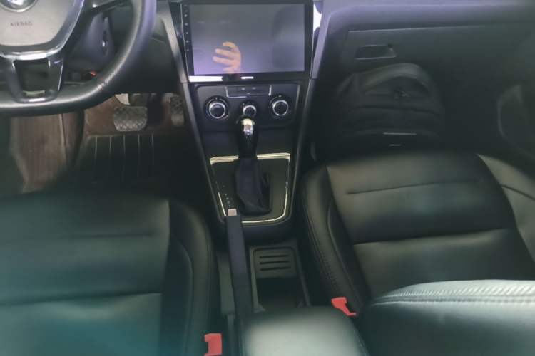 Used Volkswagen Bora 2016 1.6L Automatic Fashion Model Gear Lever