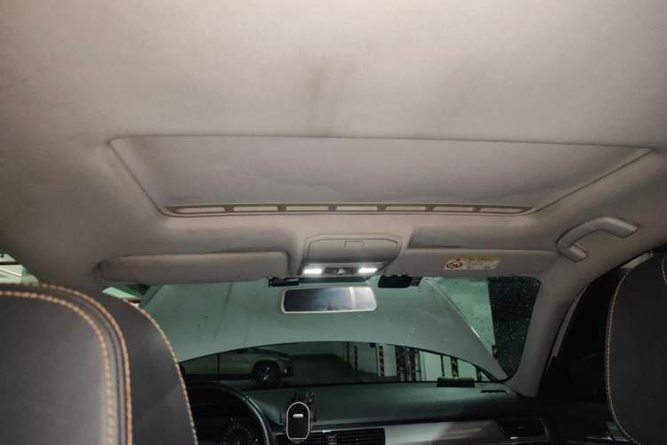 Used Volkswagen Bora 2016 1.6L Manual Comfort Model Headliner
