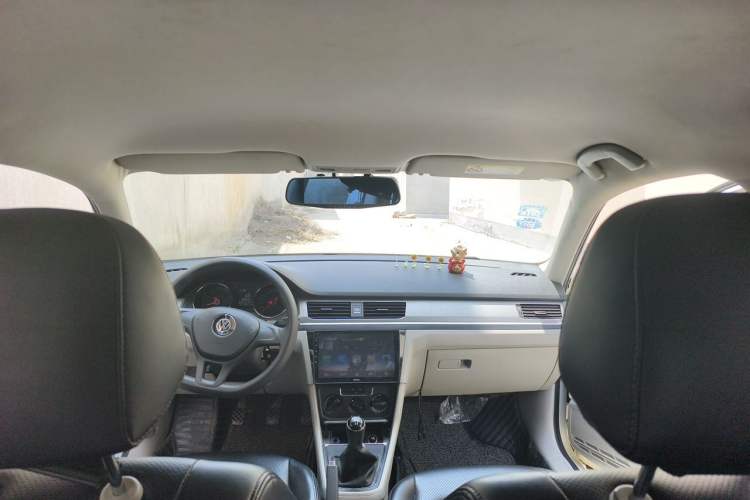 Used Volkswagen Bora 2016 1.6L Manual Fashion Edition Headliner