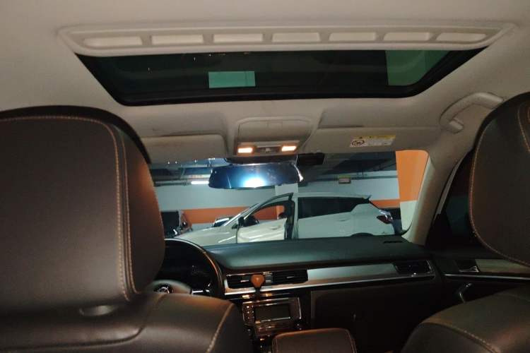 Used Volkswagen Bora 2016 1.6L Automatic Comfort Model Headliner