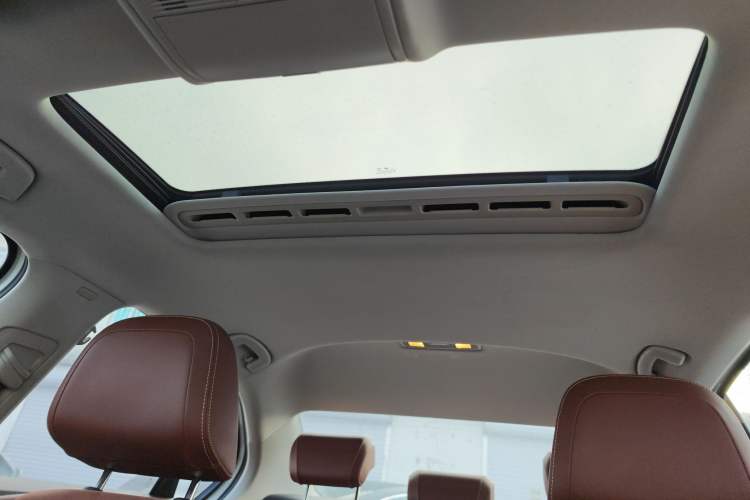 Used Volkswagen Bora 2016 1.6L Automatic Luxury Model Headliner
