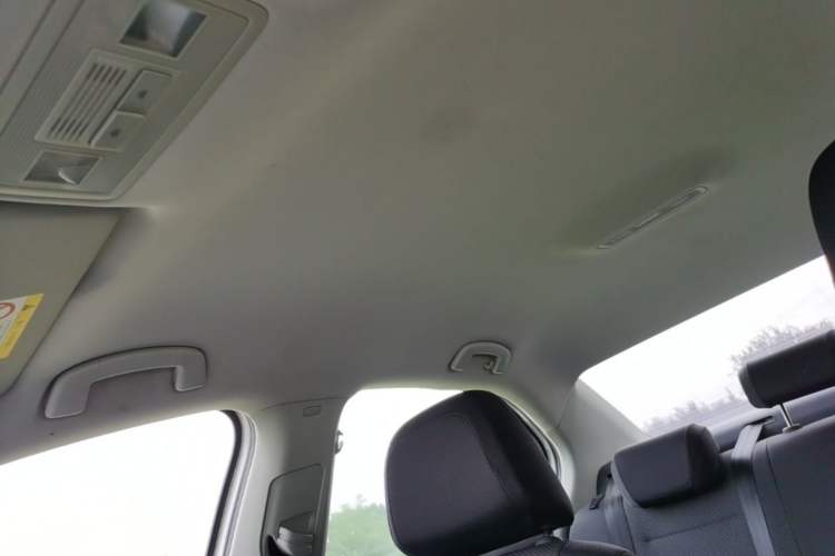 Used Volkswagen Bora 2016 1.6L Automatic Fashion Model Headliner
