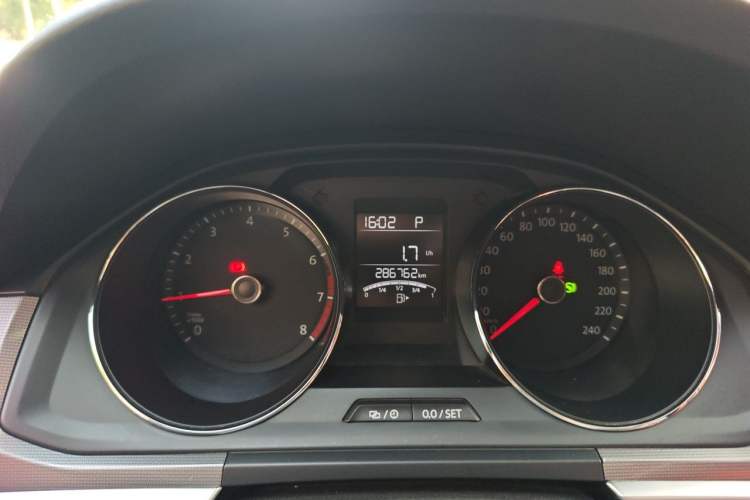 Used Volkswagen Bora 2016 1.6L Automatic Fashion Model Instrument Cluster