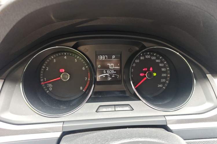 Used Volkswagen Bora 2016 1.6L Automatic Fashion Model Instrument Cluster