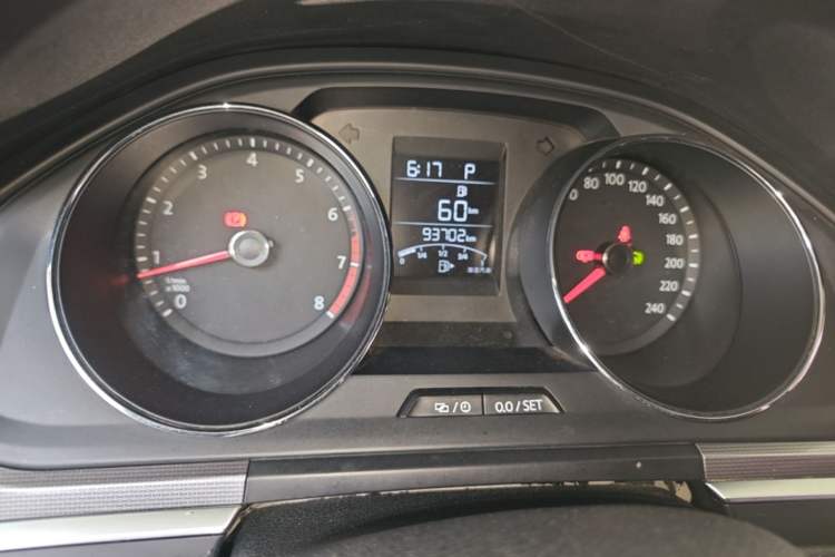 Used Volkswagen Bora 2016 1.6L Automatic Fashion Model Instrument Cluster
