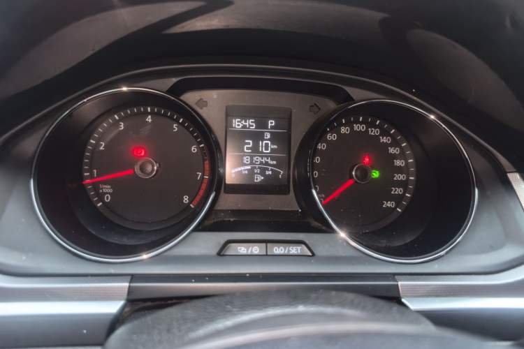 Used Volkswagen Bora 2016 1.6L Automatic Fashion Model Instrument Cluster