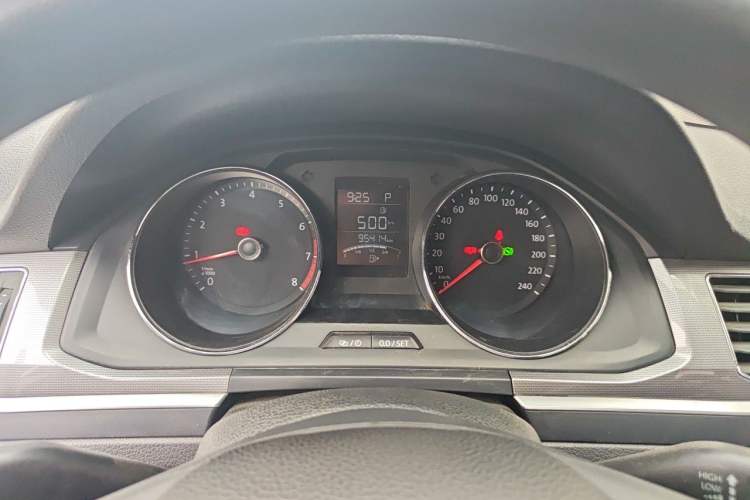 Used Volkswagen Bora 2016 1.6L Automatic Fashion Model Instrument Cluster