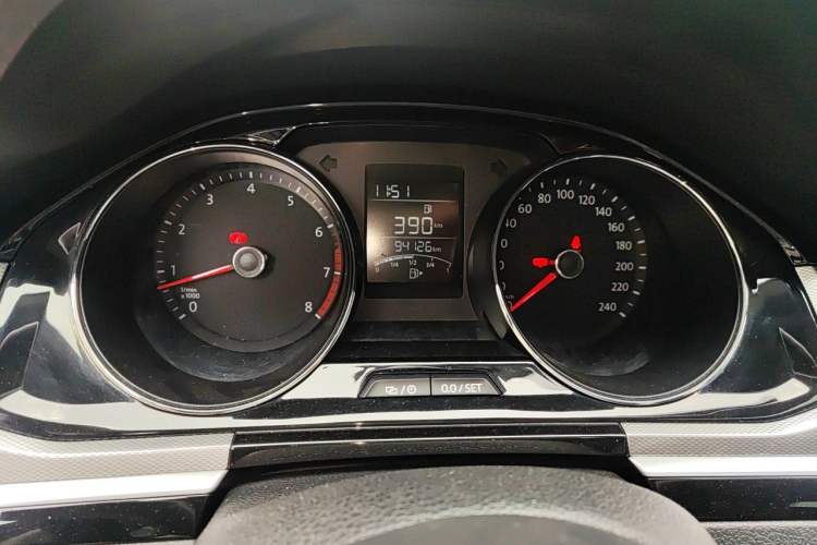 Used Volkswagen Bora 2016 1.6L Manual Comfort Model Instrument Cluster