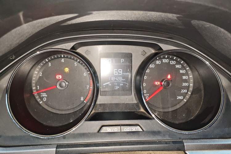 Used Volkswagen Bora 2016 1.6L Automatic Fashion Model Instrument Cluster