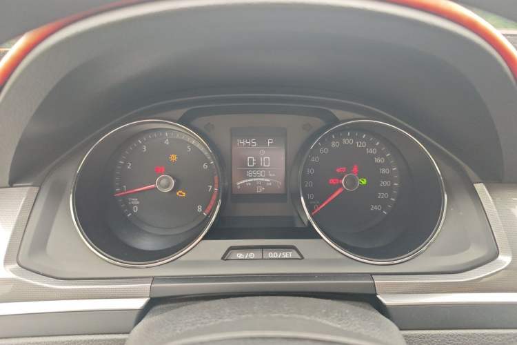 Used Volkswagen Bora 2016 1.6L Automatic Fashion Model Instrument Cluster
