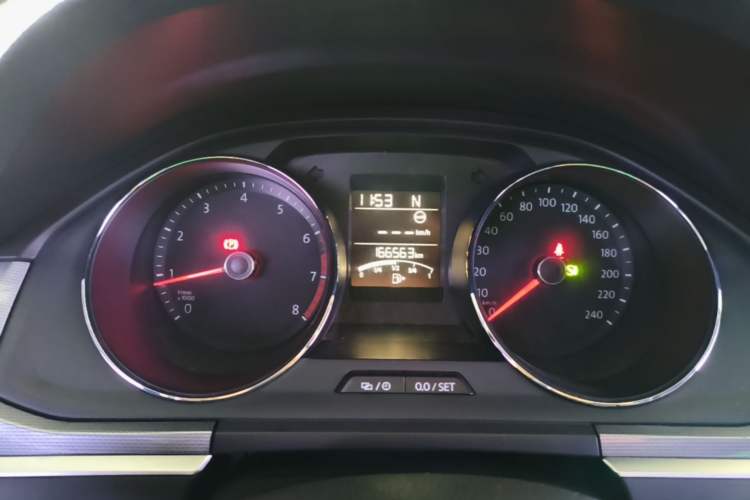 Used Volkswagen Bora 2016 1.6L Automatic Fashion Model Instrument Cluster