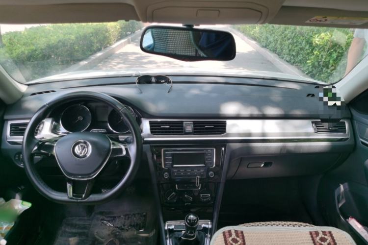 Used Volkswagen Bora 2016 1.6L Manual Comfort Model Interior 2