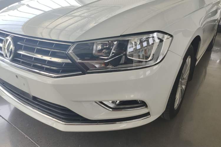 Used Volkswagen Bora 2016 1.6L Automatic Comfort Model Left Front Headlight