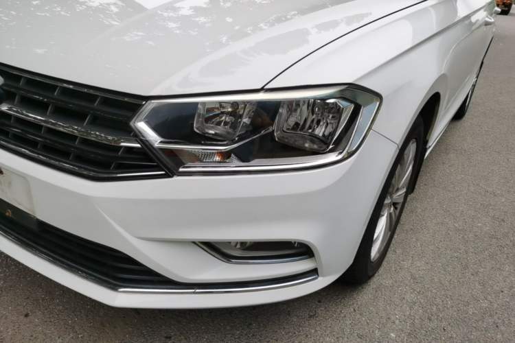 Used Volkswagen Bora 2016 1.6L Manual Comfort Model Left Front Headlight
